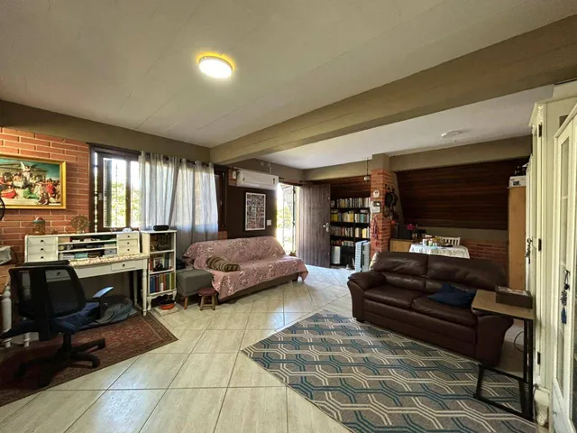 Casa com 400m² 4 quartos e 2 banheiros, à venda, no bairro Laranjal em Pelotas