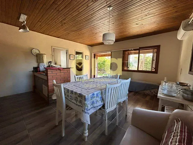 Casa com 400m² 4 quartos e 2 banheiros, à venda, no bairro Laranjal em Pelotas