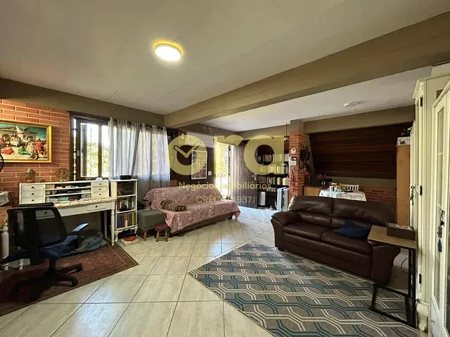 Casa com 400m² 4 quartos e 2 banheiros, à venda, no bairro Laranjal em Pelotas