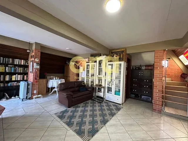 Casa com 400m² 4 quartos e 2 banheiros, à venda, no bairro Laranjal em Pelotas