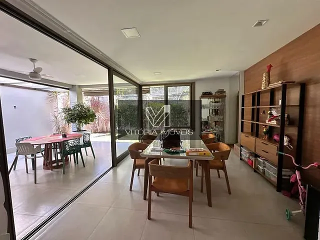 Casa 4 quartos e 5 banheiros, à venda, no bairro Mata da Praia em Vitória