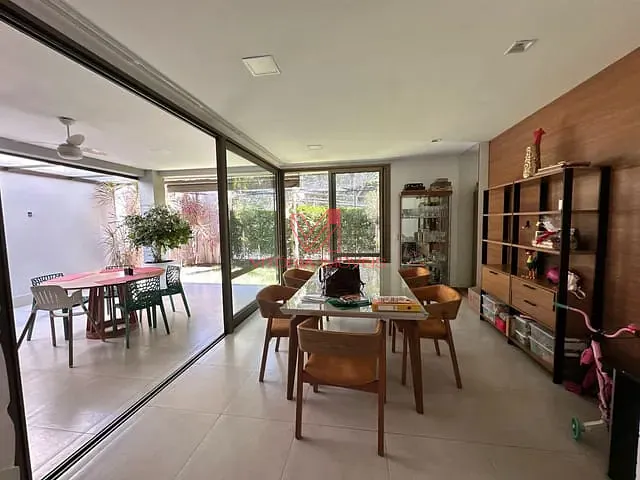 Casa 5 quartos e 6 banheiros, para alugar, no bairro Mata da Praia em Vitória