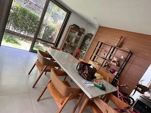 Casa 5 quartos e 6 banheiros, para alugar, no bairro Mata da Praia em Vitória