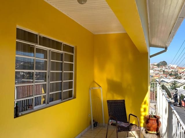 Casa à venda, no bairro Centro em Extrema