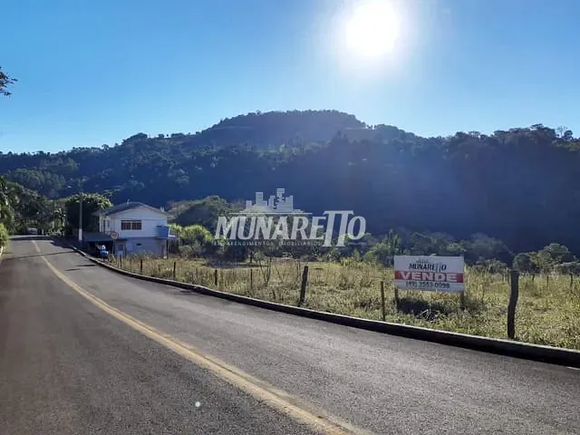 Casa com 3400m² 4 quartos e 2 banheiros, à venda, no bairro Centro em Piratuba