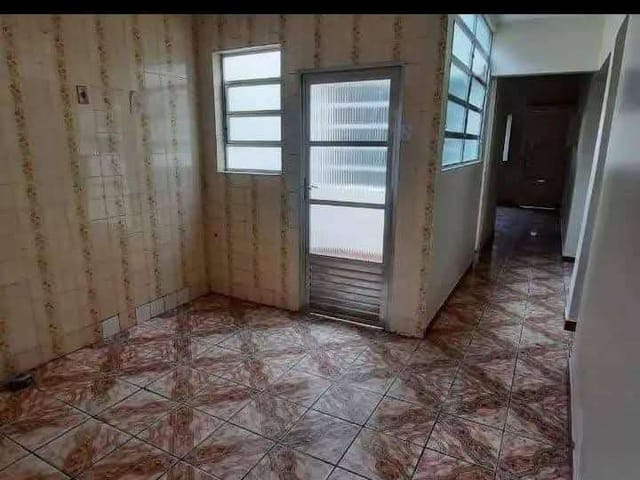 Casa 2 quartos e 1 banheiro, à venda, no bairro Centro em Pelotas