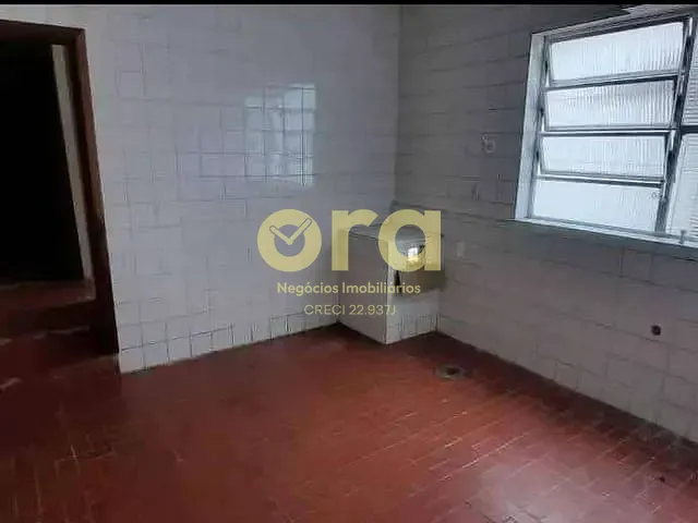 Casa 2 quartos e 1 banheiro, à venda, no bairro Centro em Pelotas