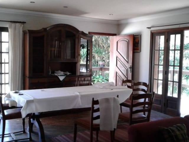 Casa com 3433m², à venda, no bairro Araras em Petrópolis