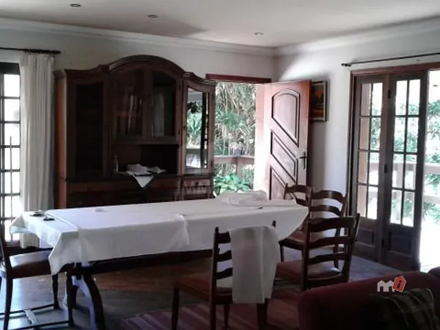 Casa com 3433m², à venda, no bairro Araras em Petrópolis