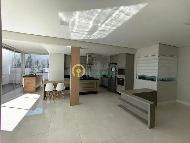 Casa com 256m² 3 quartos e 3 banheiros, para alugar, no bairro Gleba Simon Frazer em Londrina