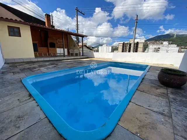 Casa com 520m² 5 quartos e 6 banheiros, à venda, no bairro Panorama em Teresópolis