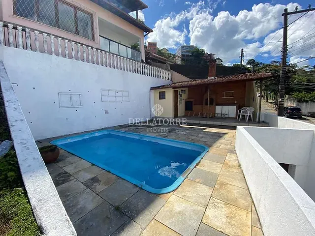 Casa com 520m² 5 quartos e 6 banheiros, à venda, no bairro Panorama em Teresópolis