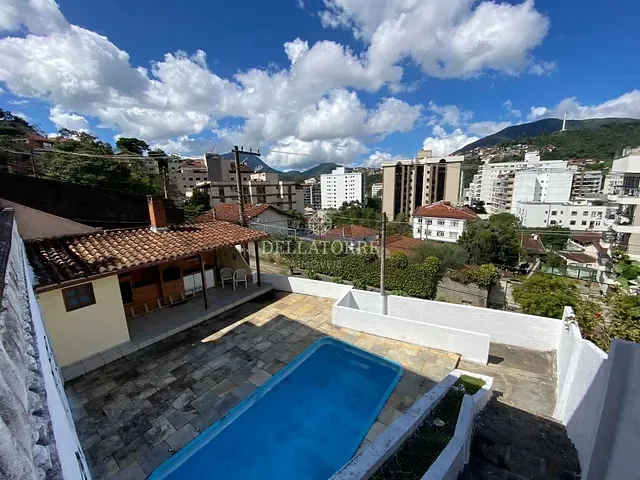 Casa com 520m² 5 quartos e 6 banheiros, à venda, no bairro Panorama em Teresópolis