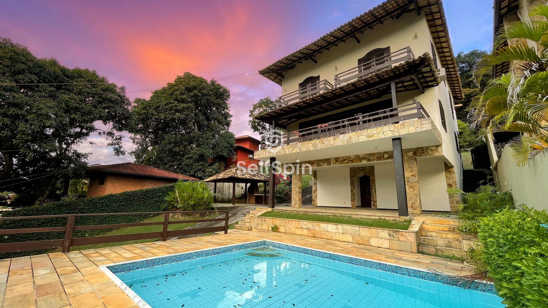 Casa, 4 quartos, 334 m² - Foto 1