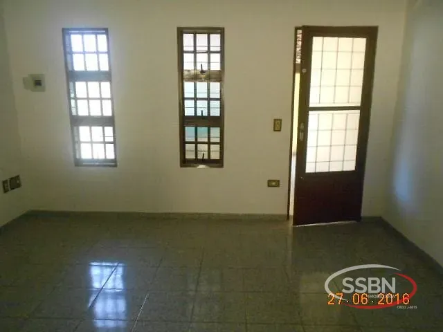 Casa 2 quartos e 1 banheiro, para alugar, no bairro Jardim Éden em Nova Odessa