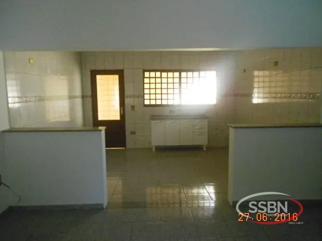 Casa 2 quartos e 1 banheiro, para alugar, no bairro Jardim Éden em Nova Odessa