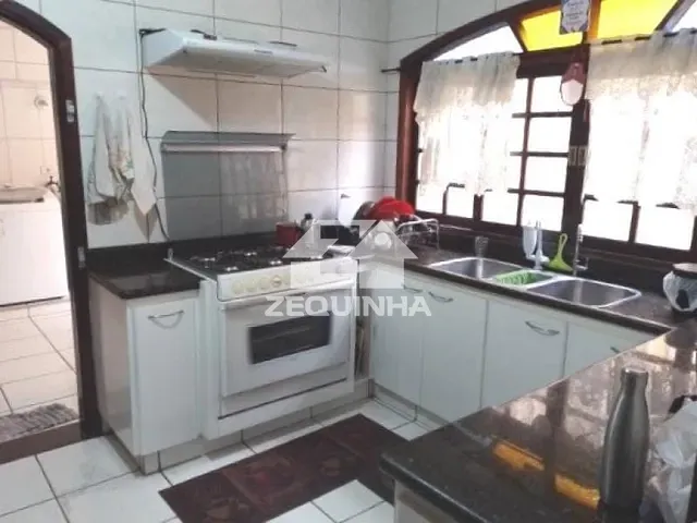 Casa com 300m² 3 quartos e 5 banheiros, à venda, no bairro Quitauna em Osasco