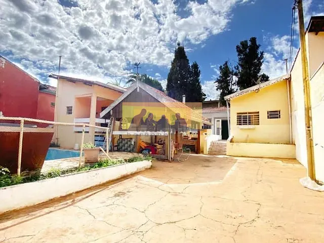 Casa com 450m² 3 quartos e 2 banheiros, à venda, no bairro Cidade Universitária em Campinas