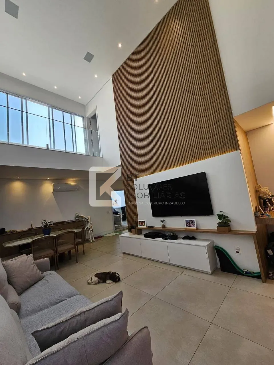 Casa, 3 quartos, 218 m² - Foto 1