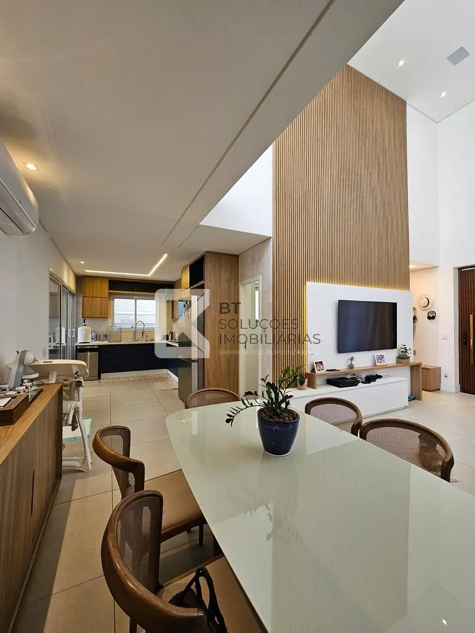 Casa, 3 quartos, 218 m² - Foto 2