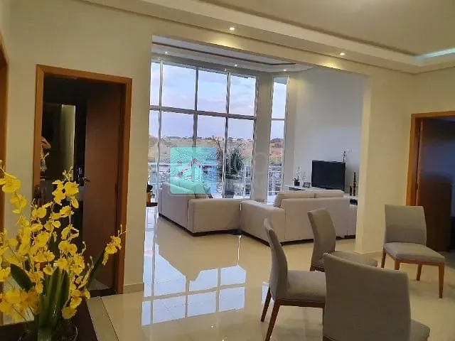 Casa com 1000m² 4 quartos e 3 banheiros, à venda, no bairro Condomínio Residencial Mirante do Vale em Jacareí