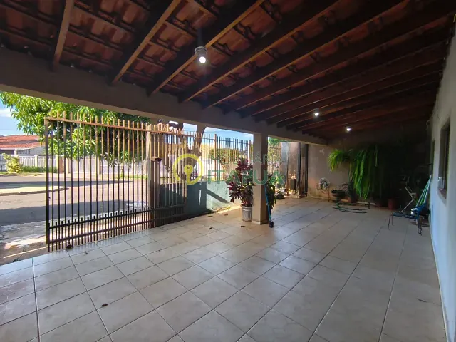 Casa com 200m² 4 quartos e 2 banheiros, à venda, no bairro Residencial Abussafe em Londrina