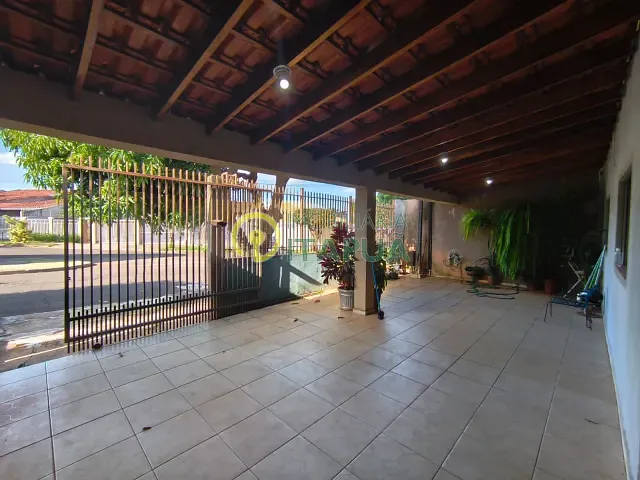 Casa com 200m² 4 quartos e 2 banheiros, à venda, no bairro Residencial Abussafe em Londrina