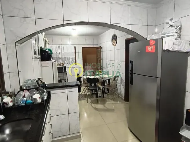 Casa com 200m² 4 quartos e 2 banheiros, à venda, no bairro Residencial Abussafe em Londrina