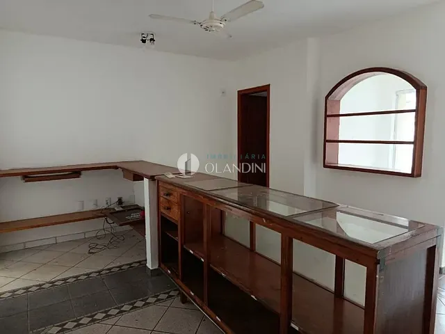 Casa com 400m² 6 quartos e 2 banheiros, para alugar, no bairro Jardim de Faveri em Artur Nogueira