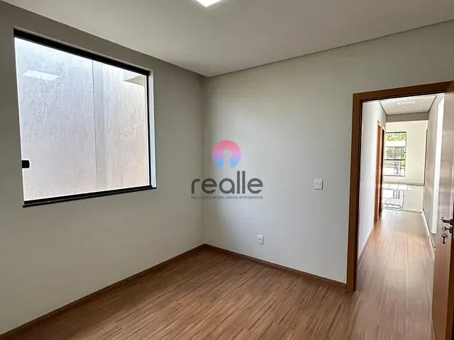 Casa com 243m² 4 quartos e 1 banheiro, à venda, no bairro Novo Santos Dumont em Lagoa Santa