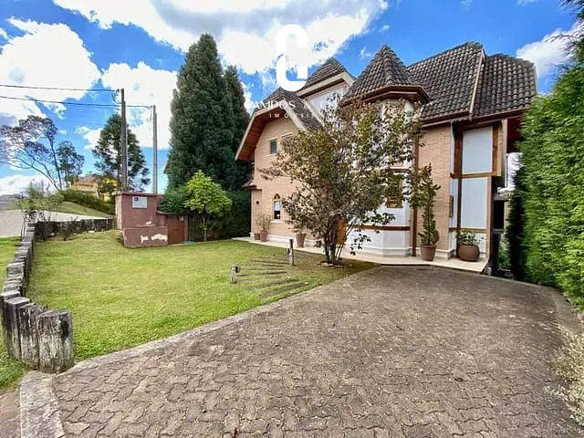 Casa com 1200m² 4 quartos e 5 banheiros, à venda, no bairro Descansópolis em Campos Do Jordão