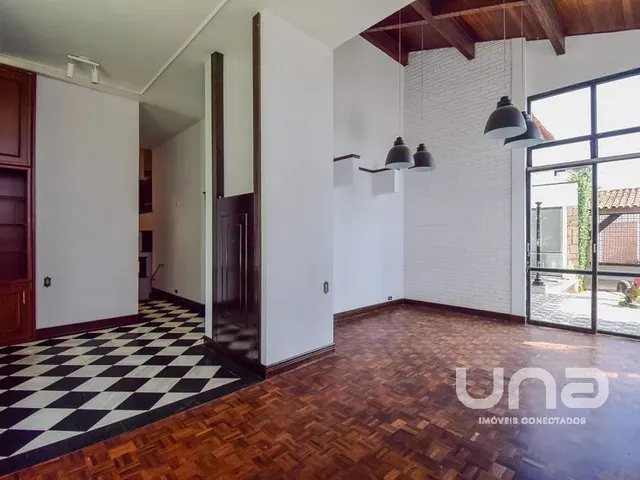 Casa 3 quartos e 4 banheiros, à venda, no bairro Seminário em Curitiba