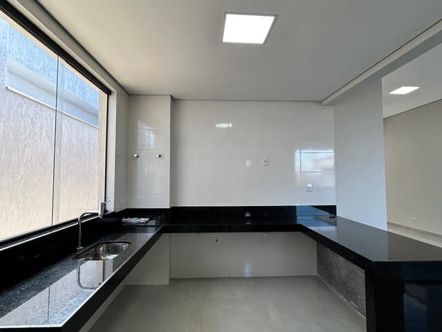 Casa com 260m² 4 quartos e 1 banheiro, à venda, no bairro Novo Santos Dumont em Lagoa Santa