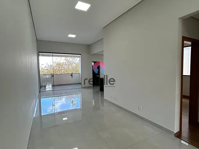 Casa com 260m² 4 quartos e 1 banheiro, à venda, no bairro Novo Santos Dumont em Lagoa Santa