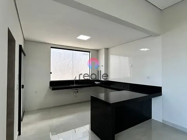 Casa com 260m² 4 quartos e 1 banheiro, à venda, no bairro Novo Santos Dumont em Lagoa Santa