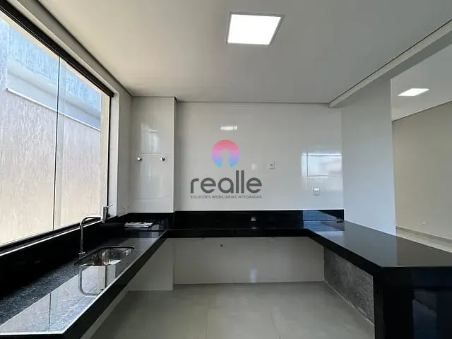 Casa com 260m² 4 quartos e 1 banheiro, à venda, no bairro Novo Santos Dumont em Lagoa Santa