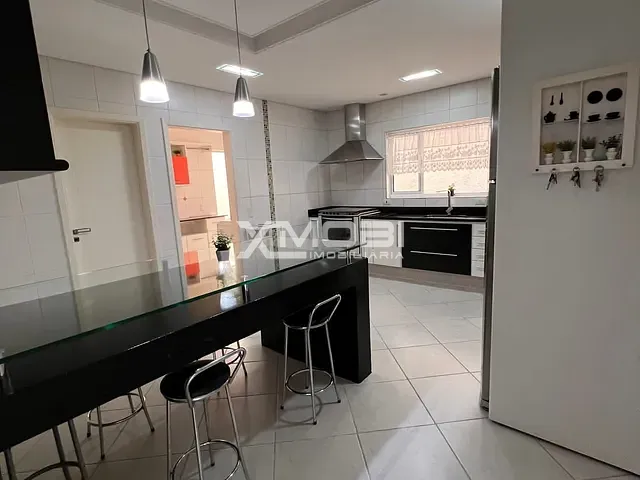 Casa com 600m² 4 quartos e 5 banheiros, à venda, no bairro Parque das Laranjeiras em Itatiba