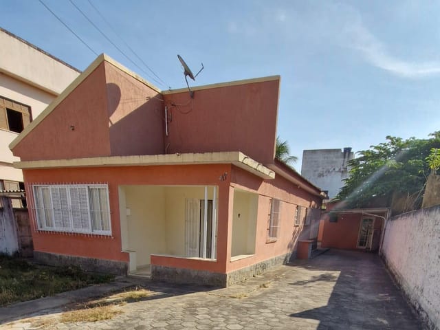 Casa com 522m² 2 quartos e 2 banheiros, à venda, no bairro Parque Turf Club em Campos dos Goytacazes