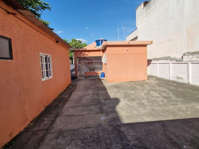 Casa com 522m² 2 quartos e 2 banheiros, à venda, no bairro Parque Turf Club em Campos dos Goytacazes