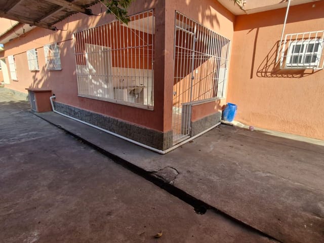 Casa com 522m² 2 quartos e 2 banheiros, à venda, no bairro Parque Turf Club em Campos dos Goytacazes