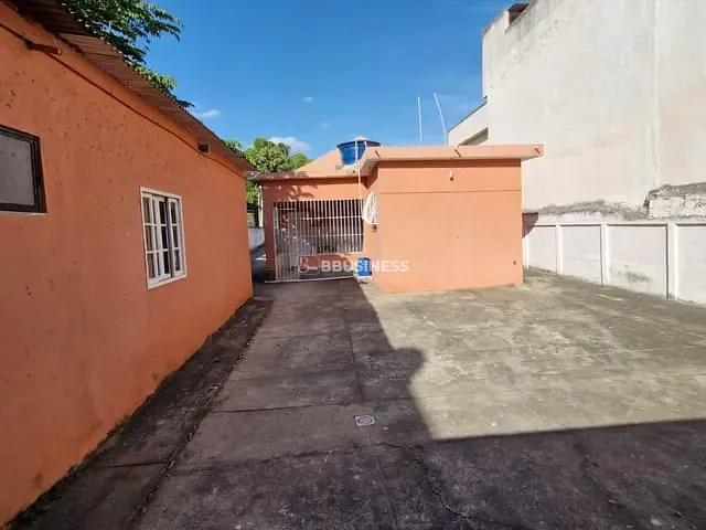 Casa com 522m² 2 quartos e 2 banheiros, à venda, no bairro Parque Turf Club em Campos dos Goytacazes