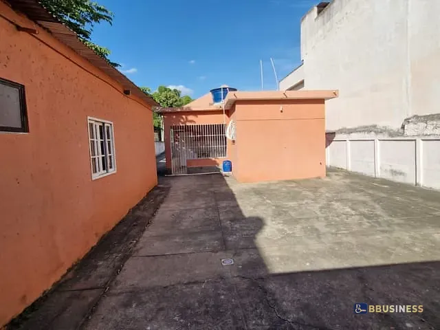 Casa com 522m² 2 quartos e 2 banheiros, à venda, no bairro Parque Turf Club em Campos dos Goytacazes