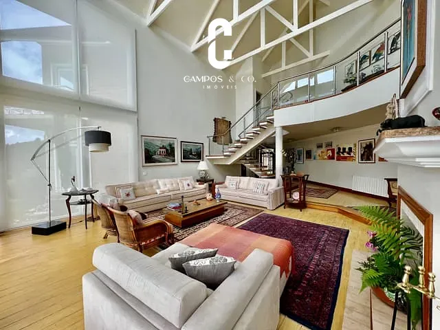 Casa com 15000m² 6 quartos e 8 banheiros, à venda, no bairro Parque Pedra Do Baú em Campos Do Jordão