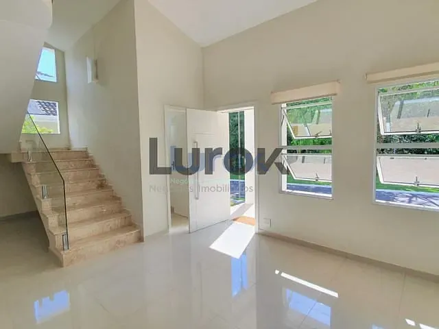Casa com 450m² 3 quartos e 4 banheiros, para alugar, no bairro Jardim Europa em Valinhos