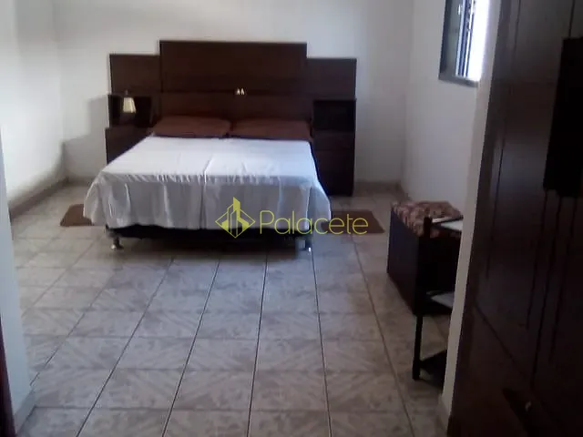 Casa com 355m² 3 quartos e 3 banheiros, à venda, no bairro São Benedito em Pindamonhangaba