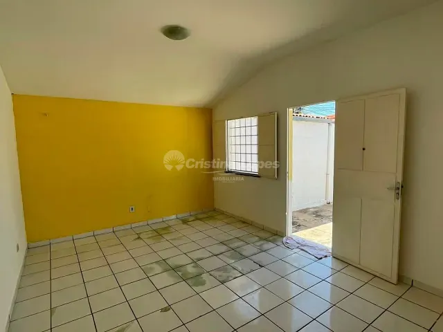 Casa com 180m² 2 quartos e 2 banheiros, à venda, no bairro Parque Piauí em Teresina