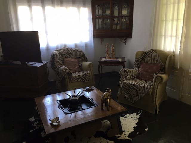 Casa com 360m², à venda, no bairro Carangola em Petrópolis