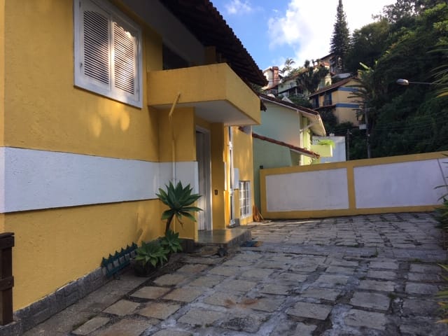 Casa com 360m², à venda, no bairro Carangola em Petrópolis