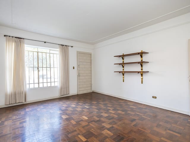 Casa 3 quartos e 1 banheiro, à venda, no bairro Ahú em Curitiba