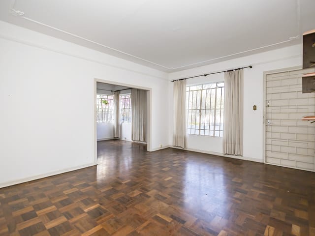 Casa 3 quartos e 1 banheiro, à venda, no bairro Ahú em Curitiba